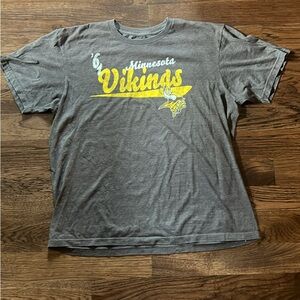 Team Apparel Vikings Black and Yellow T-Shirt
